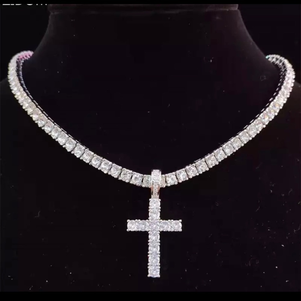 Tennis necklace with cross